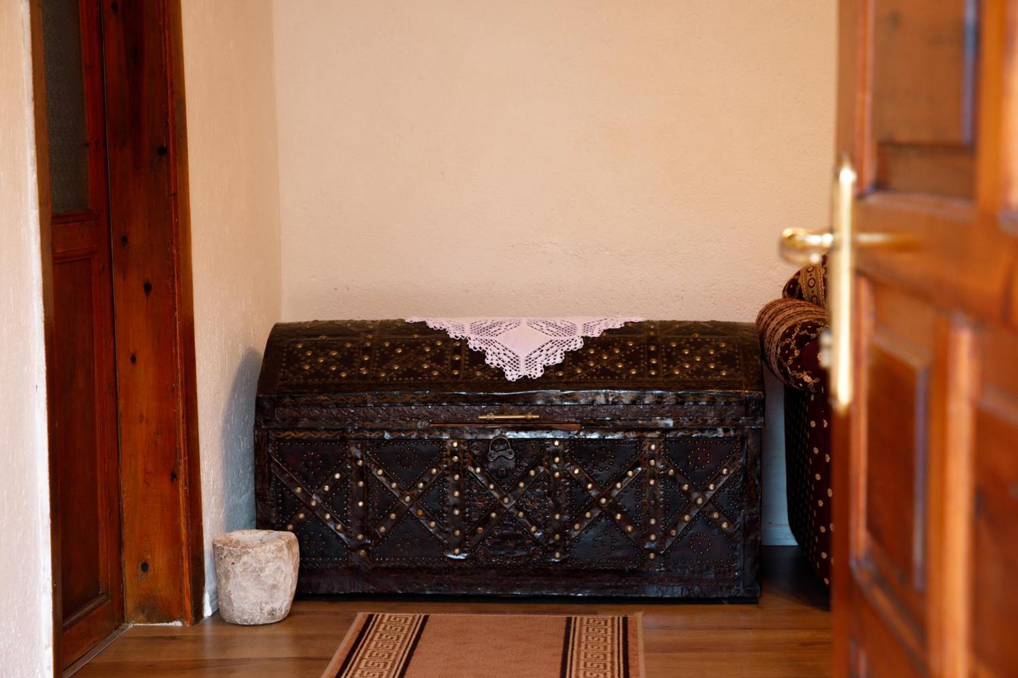 Guesthouse 1805 จีโรคาสเตอร์ ภายนอก รูปภาพ