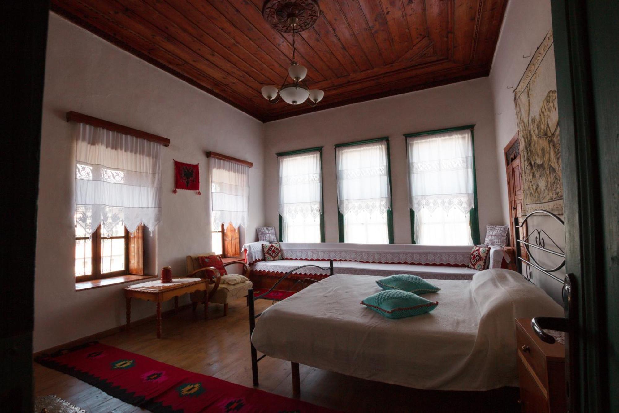Guesthouse 1805 จีโรคาสเตอร์ ภายนอก รูปภาพ