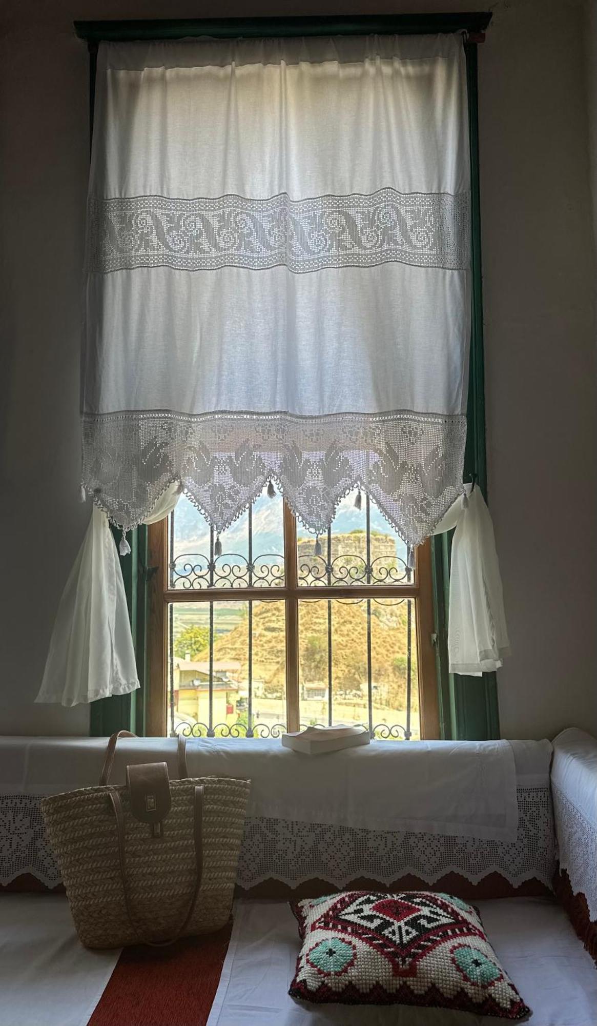 Guesthouse 1805 จีโรคาสเตอร์ ภายนอก รูปภาพ